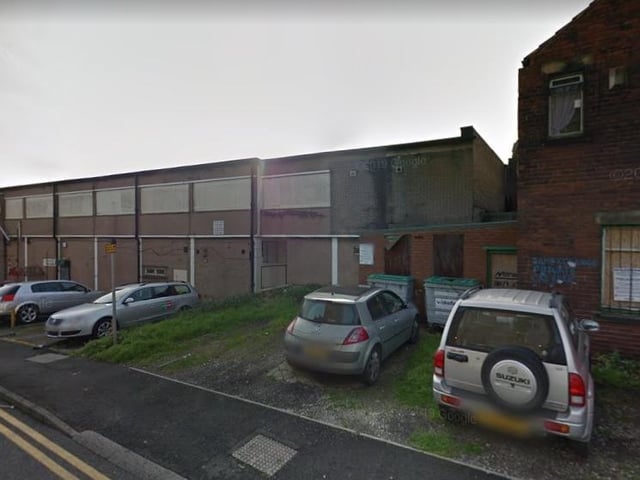 This LSOA covers an area of central Pontefract and is the 15th most deprived in the Wakefield area. It includes Back Northgate, Baxtergate and Friarwood Lane.
