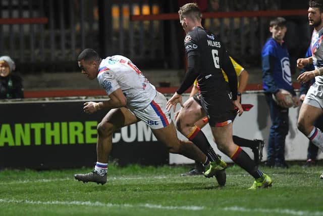 Wakefield Trinity's Reece Lyne goes over for the match winning try. (PIC:JONATHAN GAWTHORPE)