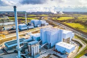 Energy company SSE has agreed to sell its share in the Ferrybridge Power Station site for almost £1 billion.