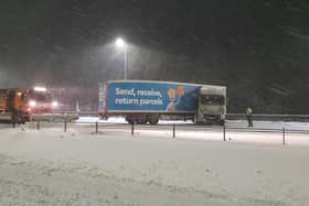 A lorry was stuck on the M62 during heavy snowfall. Photo: Traffic Dave of West Yorkshire Police @WYP_TrafficDave