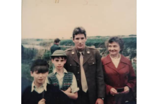 Dora Lunn with Richard Gere and two young actors from Carleton Secondary Modern School on the set of the film Yanks
