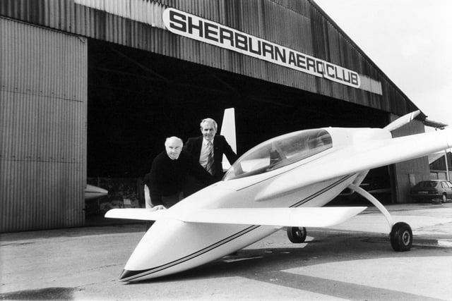 Planemakers Peter Ellway (left) and Malcolm Bainbridge were hoping to be airborne in the summer of 1988 after six and a half years lovingly creating their dream aircraft.