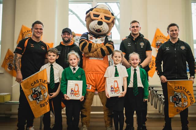 Airedale pupils meet JT the Tiger and members of the Castleford Foundation Team and players at the school's World Book Day event