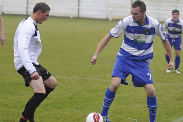Lee Bennett scored Glasshoughton Welfare's opening goal in a 2-1 win over Dinnington Town that boosted the team's promotion hopes in the NCE Division One.