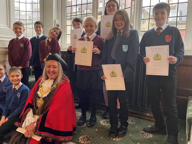 Children from six Pontefract schools met the mayor of Wakefield who presented them with an award for their fundraising efforts