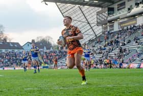 Greg Eden scores for Castleford Tigers in their Challenge Cup six round win at Leeds Rhinos. Picture by Allan McKenzie/SWpix.com.