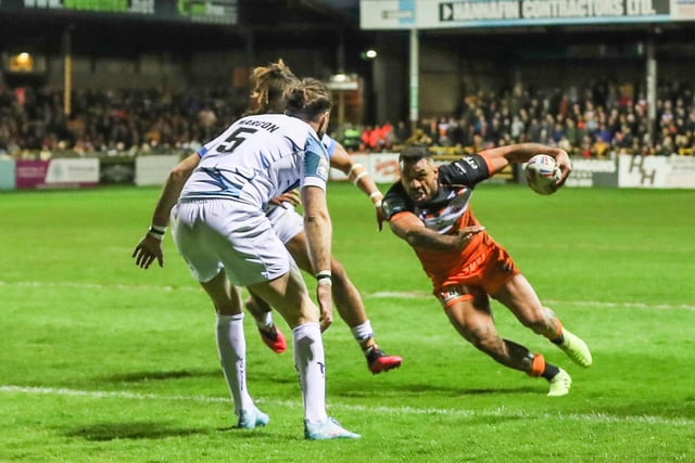 Kenny Edwards attacks the Toulouse flanks to set up a Castleford Tigers try for Greg Eden. Picture: Simon Hall
