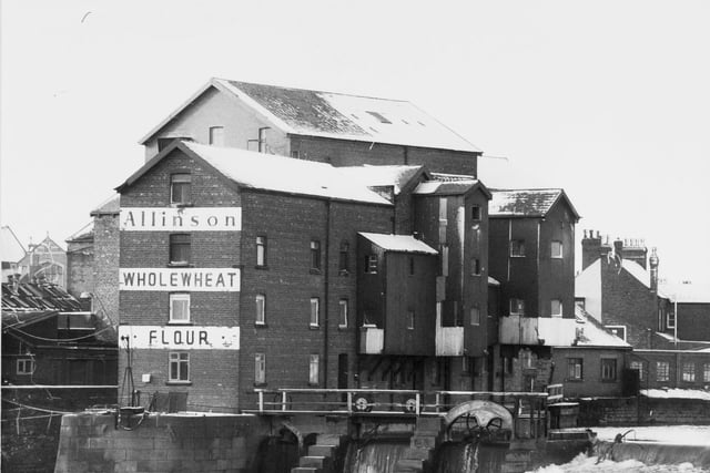 Allinson's Mill beside the River Aire, Castleford, 1978.