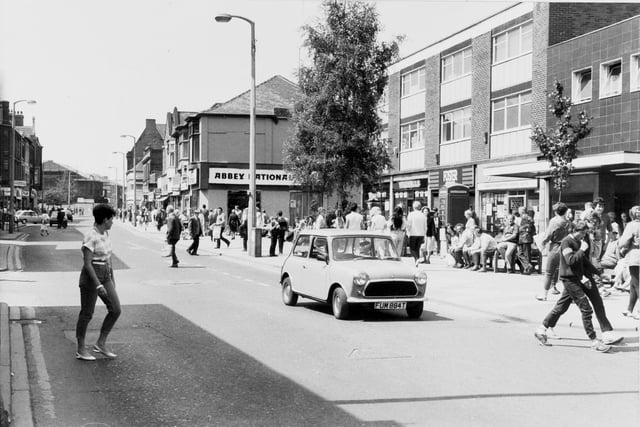 Carlton Street. Castleford, site of the pedestrianisation scheme, 1984.