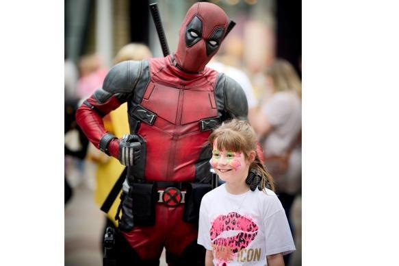Deadpool and fan striking a pose.