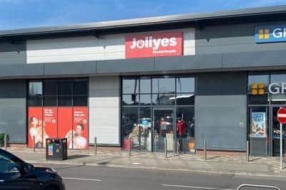 Jollyes, the Pet People, has put the finishing touches to a makeover of its new Wakefield store following its acquisition from The Pet Store in October.