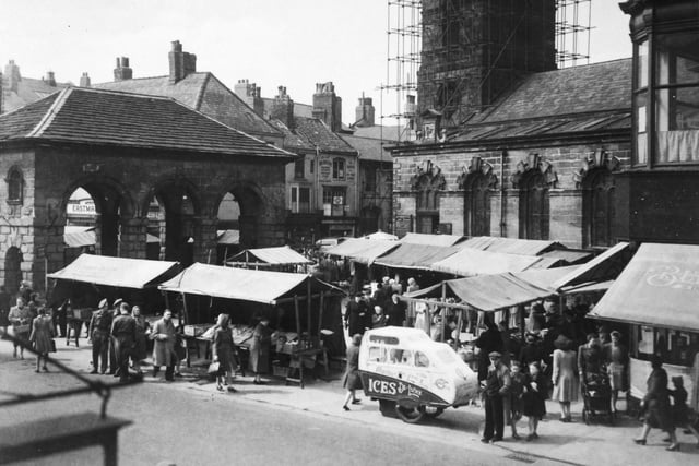 Parish Church of St  Giles, Market Place and the Buttercross, 1947.