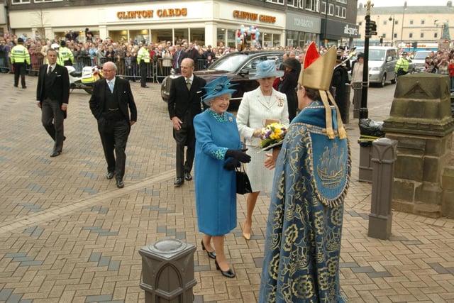 The Queen arrives at Wakefield Cathedral and meets former Bishop of Wakefield Nigel McCulloch, 2005.