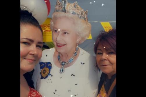 Claire Lou shared her photo with the Queen.