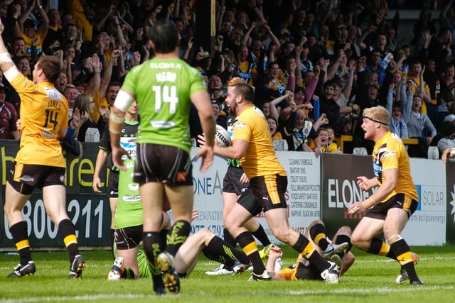 Craig Huby celebrates scoring a late try to clinch victory for Castleford Tigers against Salford.