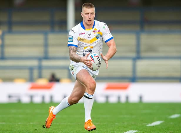 Alex Mellor has joined Castleford Tigers from Leeds Rhinos with immediate effect after signing a two-and-a-half year contract.