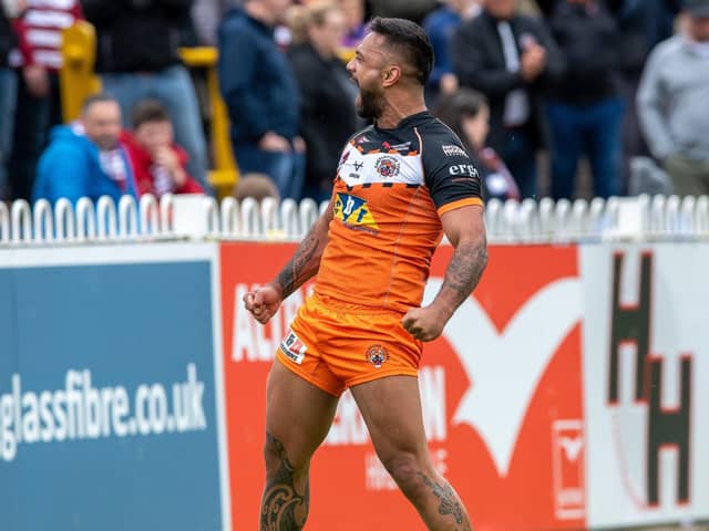 Kenny Edwards has signed a new a three-year contract extension with Castleford Tigers.