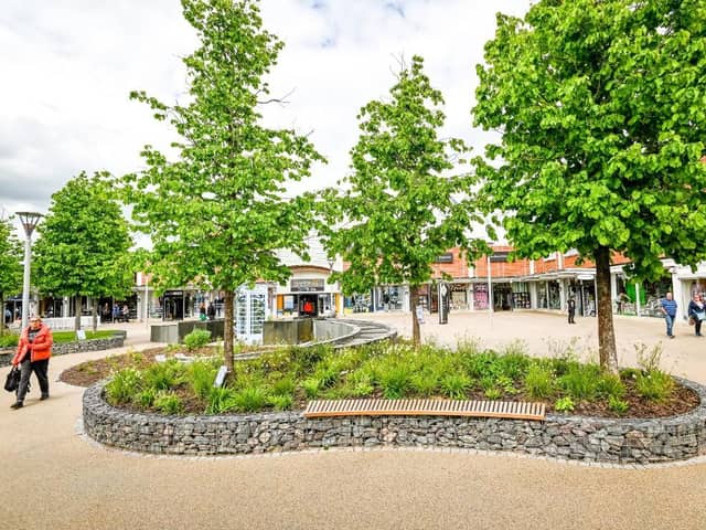 To provide visitors with a green, vibrant and relaxing shopping experience, Junction 32’s two squares have been fully re-landscaped.