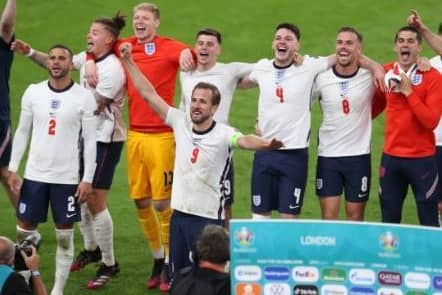 A petition calling on the government to give an extra bank holiday should England win the European Championships against Italy on Sunday, has been backed by thousands of people.