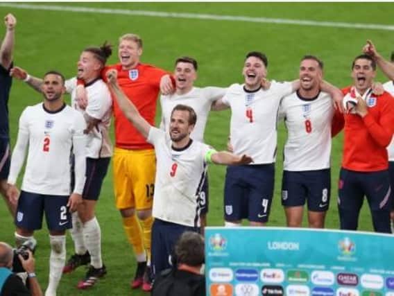 A petition calling on the government to give an extra bank holiday should England win the European Championships against Italy on Sunday, has been backed by thousands of people.