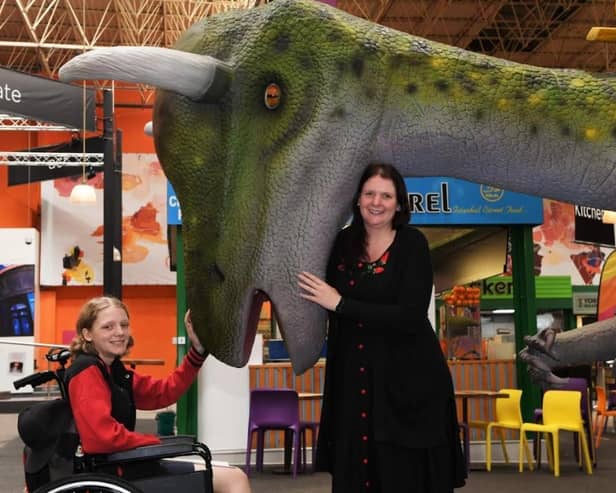 World first Yorkshiresaurus unveiled with child designer Keera Turner 14 and her mum Holly Turner.