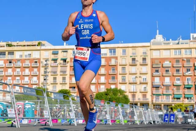 Chris Lewis in action in the distance running part of the 2021 European Standard Distance Triathlon Championships.