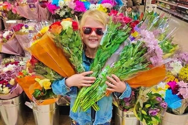 Alba buying flowers to carry out her 'little acts of kindness'