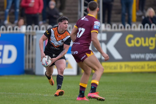 Castleford Tigers hooker Cain Robb looks to get a pass away.