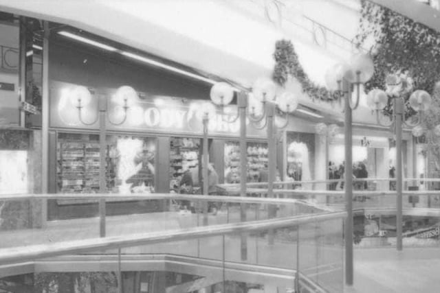 The centre was a UK first and served as a template for many shopping malls throughout the UK.