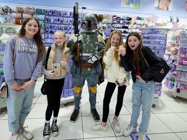 It's surprising who you can bump into while out shopping!
