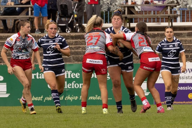 Brogan Churm carries the ball for Featherstone Rovers Women.