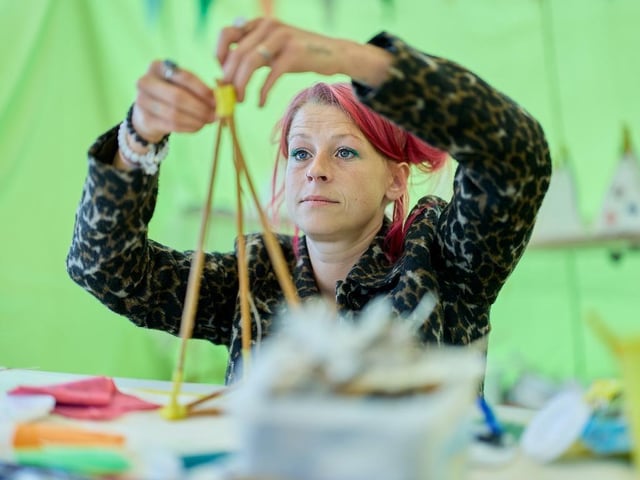 Sasha Deanna - lantern making