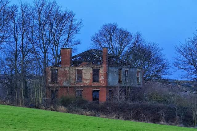 Newland Hall Estate lies in the valley of the River Calder between Altofts and Stanley Ferry.