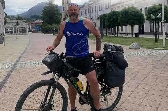 „Ich habe nichts außer meinem Fahrrad und einem Zelt“ – | 4 ...