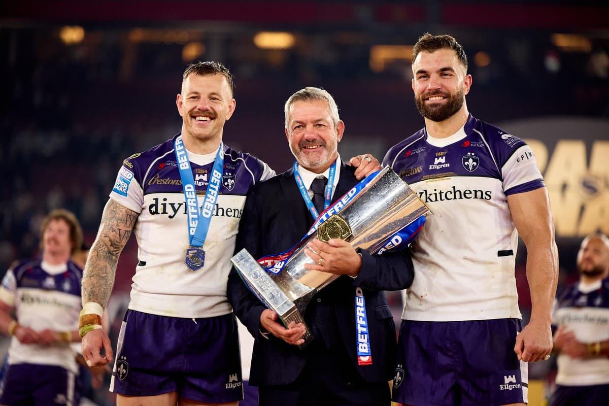 Wakefield Trinity fans and players celebrate their historic Super League ...