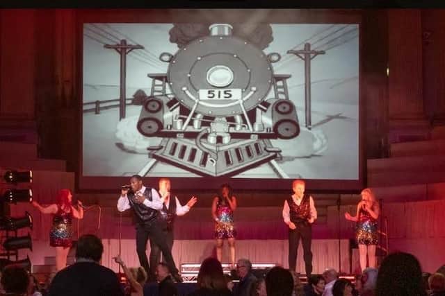 Harking back to the wonderful days when the dance floor was king, the show features a fun presentation of 60s and 70s soul classics.