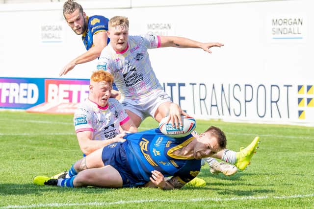 Morgan Smith is ready to reach out and score Wakefield Trinity's winning try against Leeds Rhinos. Picture: Allan McKenzie/SWpix.com