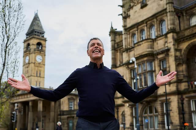Chris Kamara will be given the Freedom of Wakefield