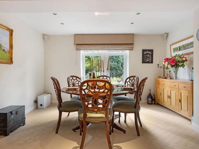 A dining room that adapts to all occasions.