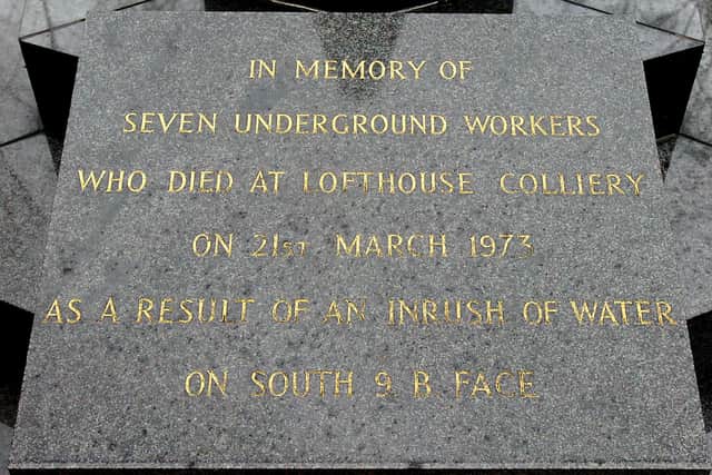 Lofthouse Colliery disaster memorial.
Batley Road, Wrenthorpe.
w3116b812