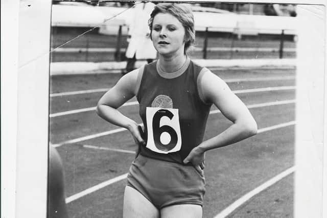 Wakefield Olympic Sprinter, Denise Ramsden, has been commamorated with a blue plaque at her old school.