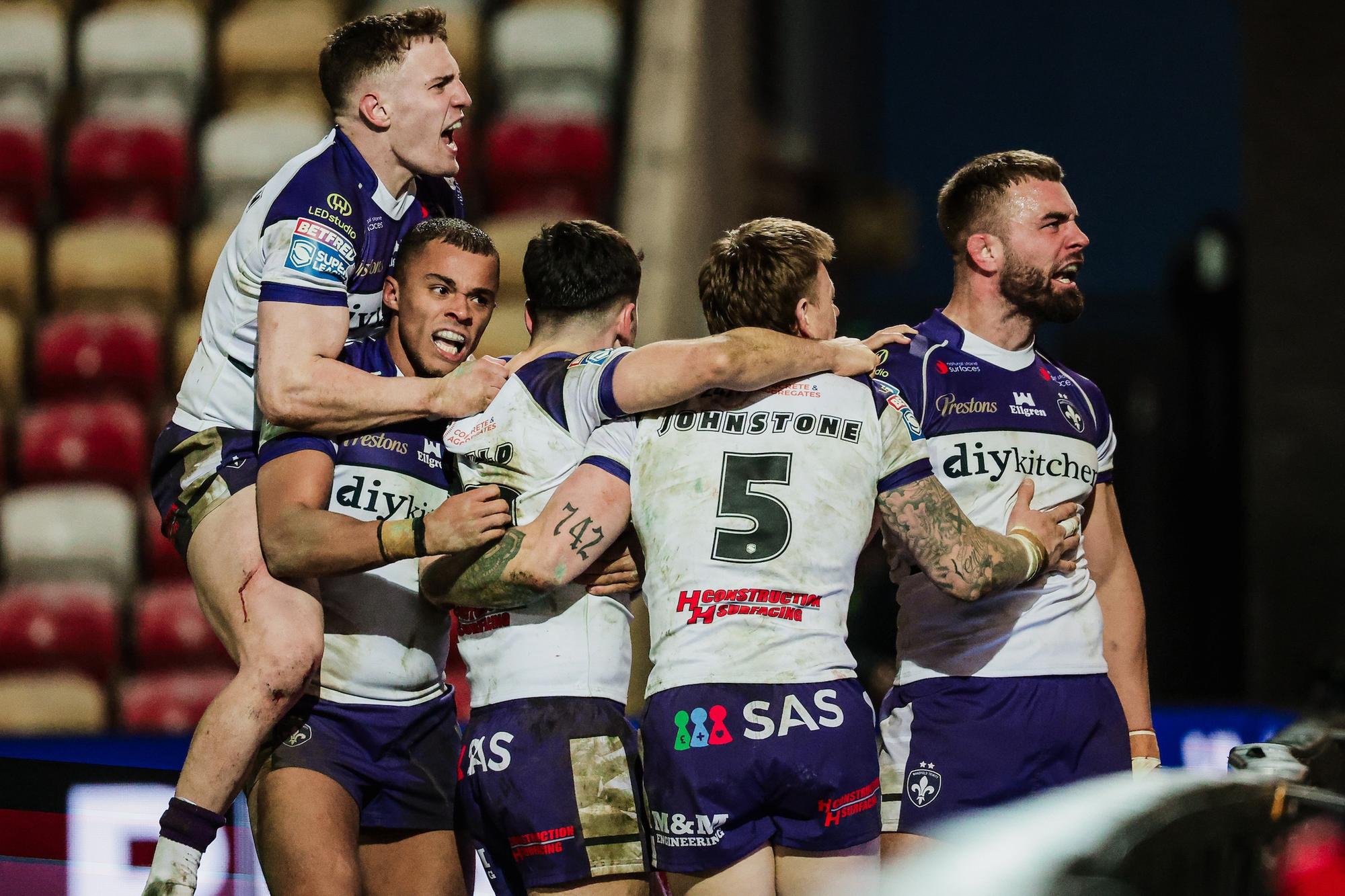 Das geduldige Team von Wakefield Trinity besiegte die York Knights mit ...