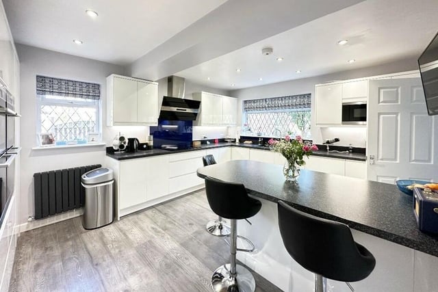 A large breakfast kitchen with integrated appliances.