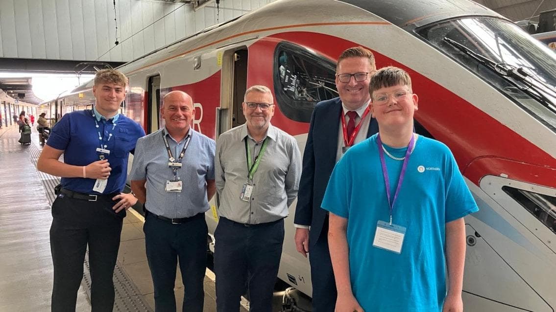 Leukämie-Überlebender erlebt dank Network Rail einen Traumgeburtstag