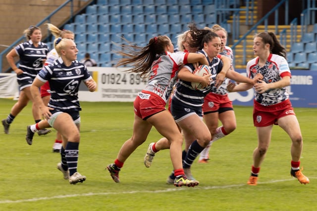 Strong running puts Featherstone on the attack.