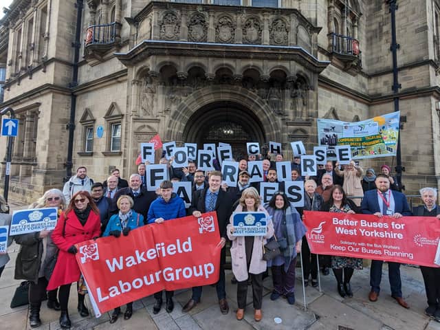 Councillors of all parties unanimously voted in favour of fully supporting a franchised bus system in West Yorkshire.
