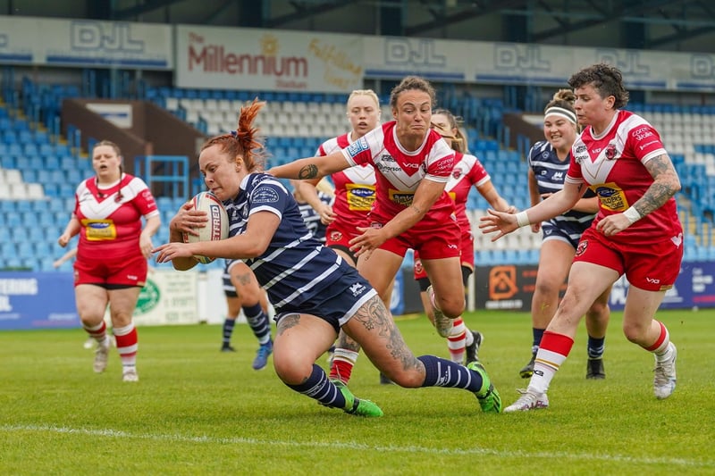 Hannah Watts about to dive over for a try for Featherstone Rovers Women against Salford. Photo: JLH Photography