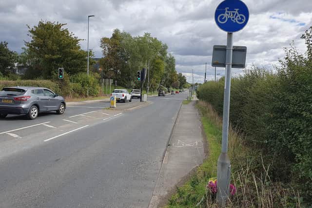 Wakefield Road near its junction with Common Side Lane in Featherstone