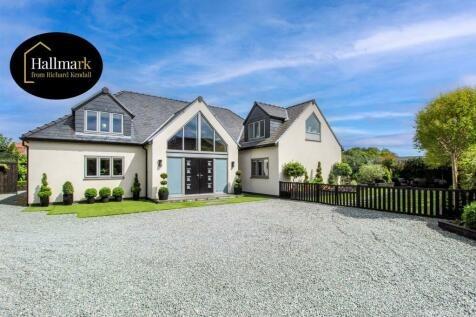 This contemporary four/five bedroom detached family home is curretly available on Rightmove for £925,000.
