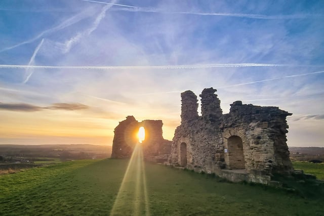 Sue Billcliffe shared this heavenly photo of the sun shining through the remains of Sandal Castle.